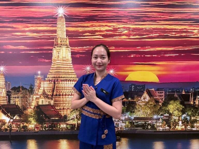 Moji, Masseurin und Kosmetikerin bei Iyapa Thaimassage
